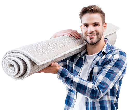 Mann trägt Teppich auf Schulter